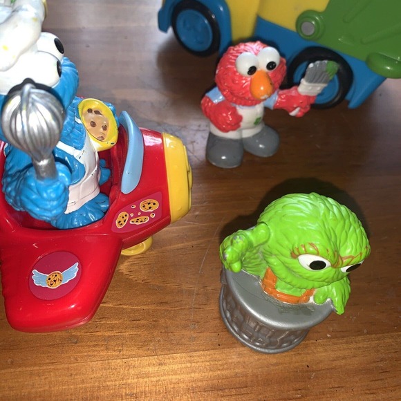 Hasbro 2010-13 Sesame Street Workshop Airplane,fire truck, & stroller + figures - Picture 8 of 9